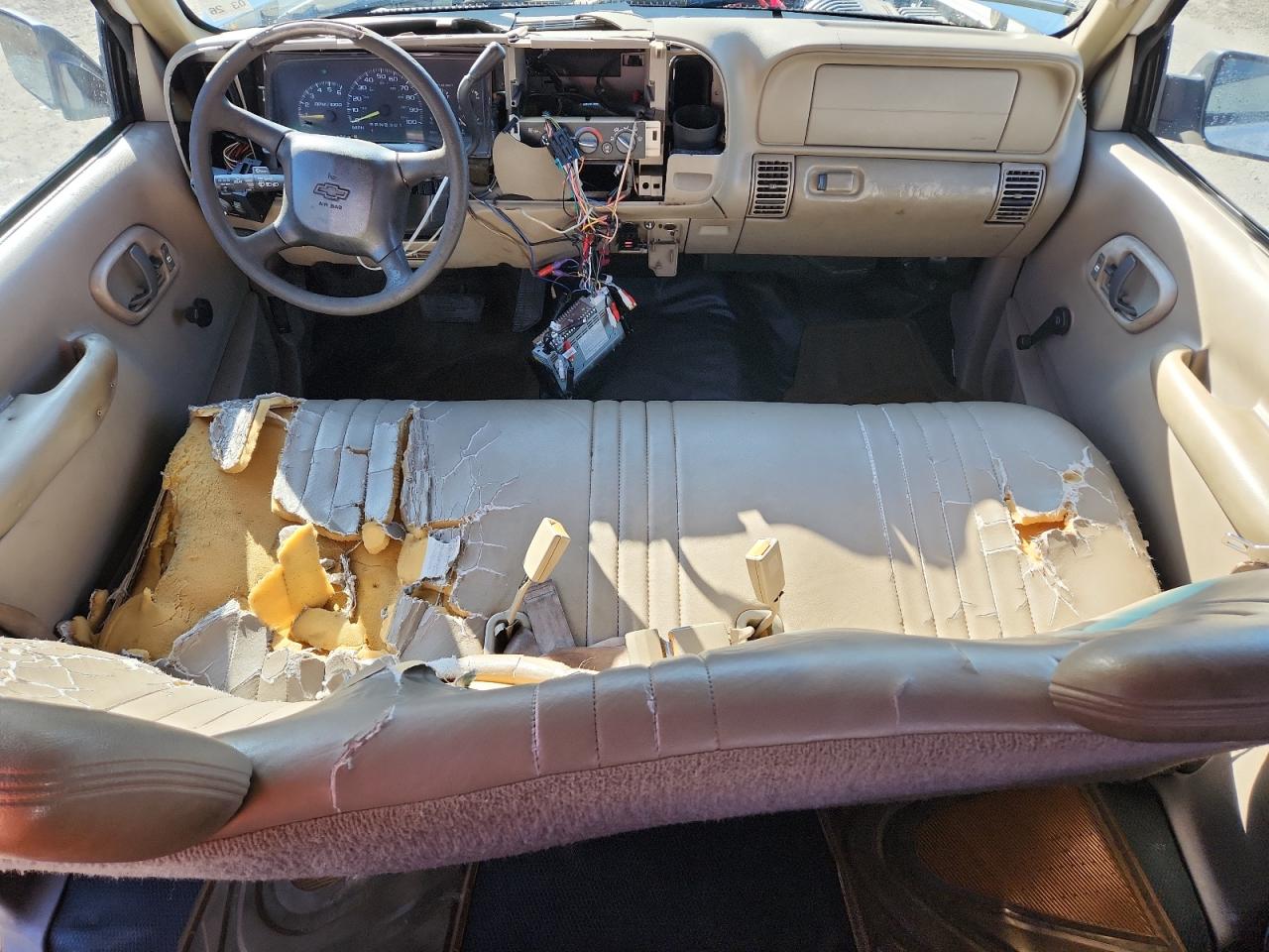 1999 Chevrolet Suburban C1500 VIN: 3GNEC16R1XG264785 Lot: 81626895