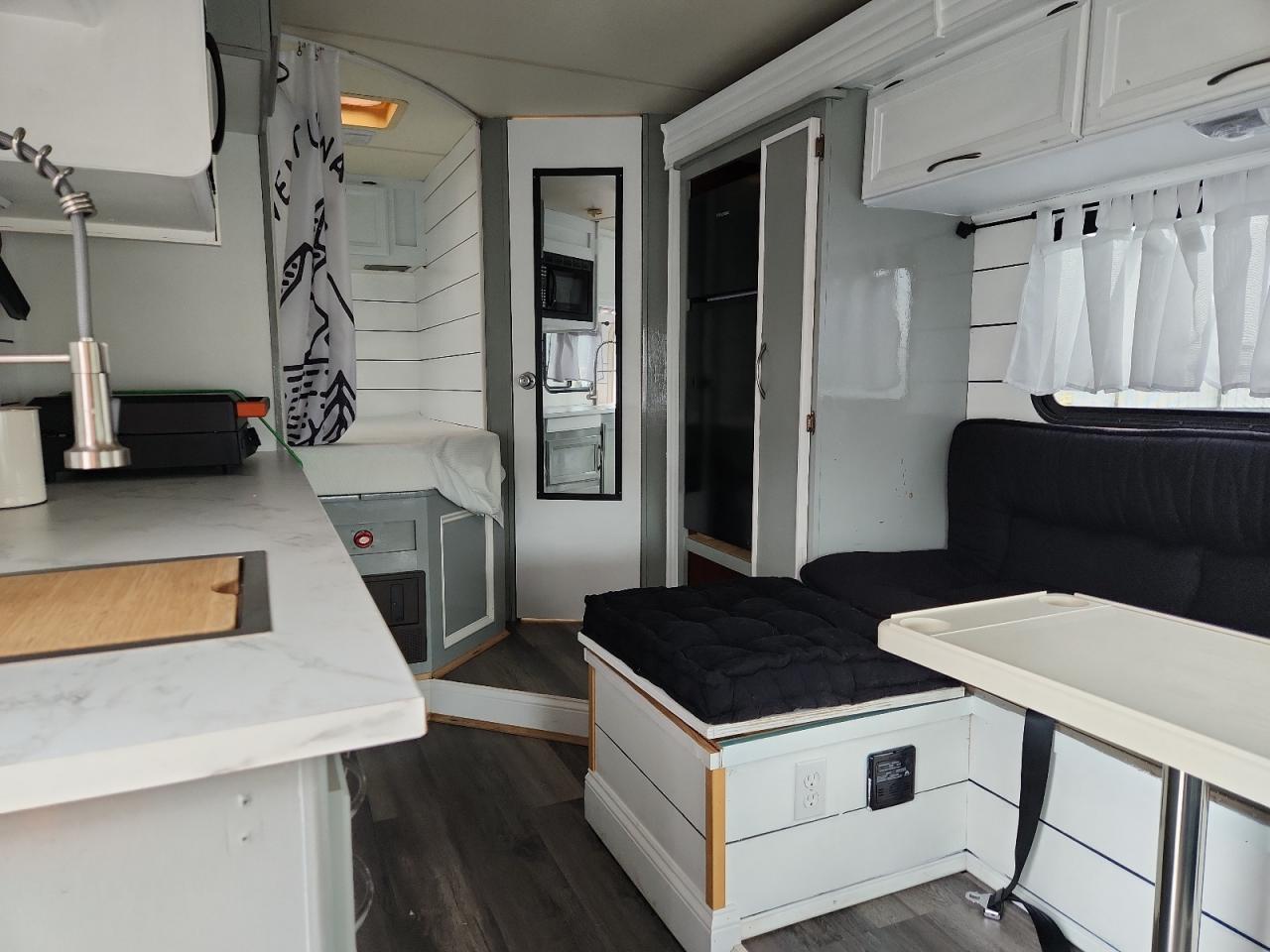 2013 Ford Econoline E350 Super Duty Cutaway Van VIN: 1FDWE3FS3DDA05659 Lot: 84611505