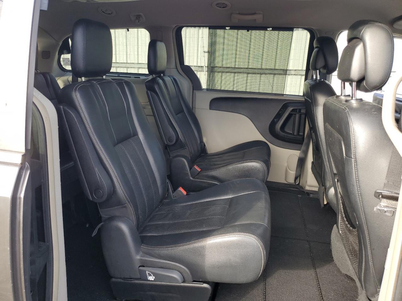 2011 Chrysler Town & Country Touring L VIN: 2A4RR8DG4BR781711 Lot: 81223595