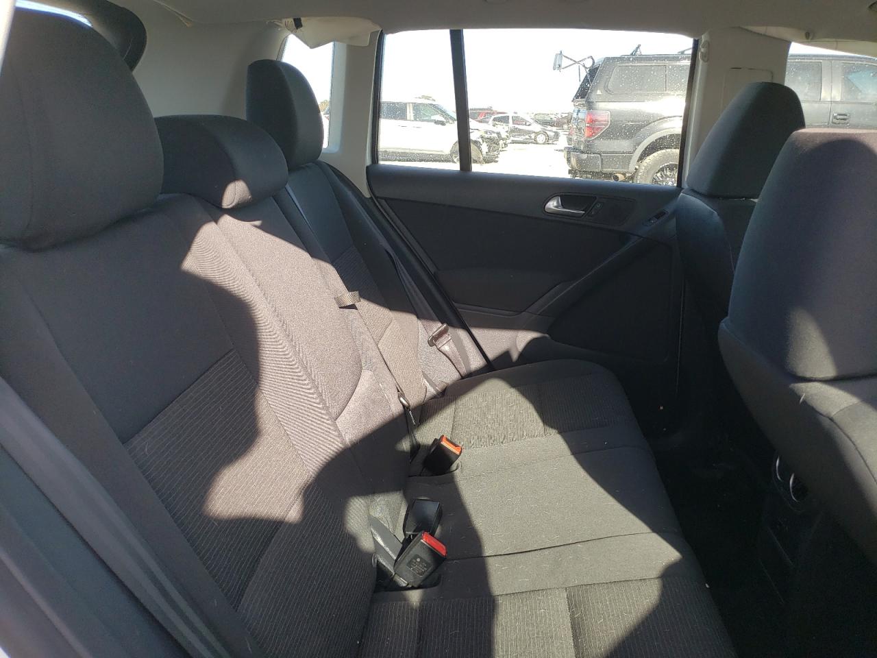 2015 Volkswagen Tiguan S VIN: WVGAV7AX8FW553815 Lot: 71750715