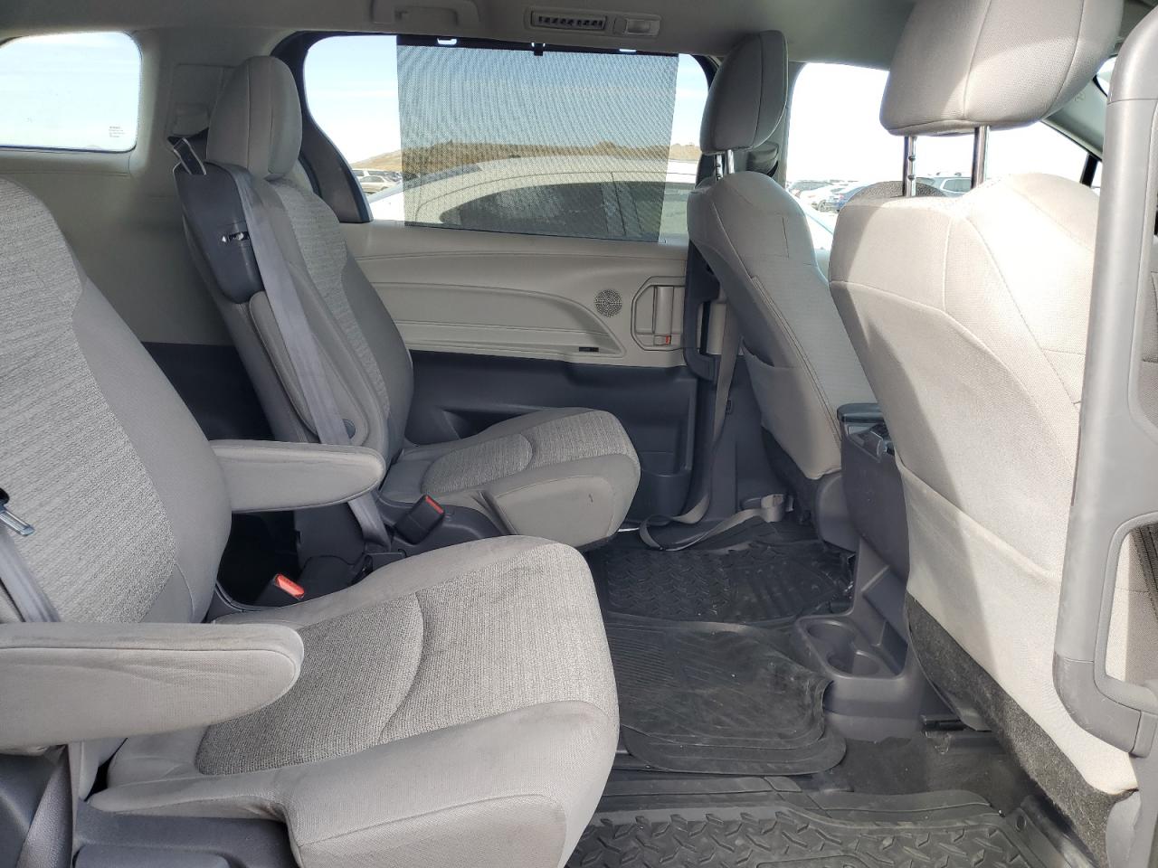 2021 Toyota Sienna Le VIN: 5TDKRKEC5MS028926 Lot: 81182615