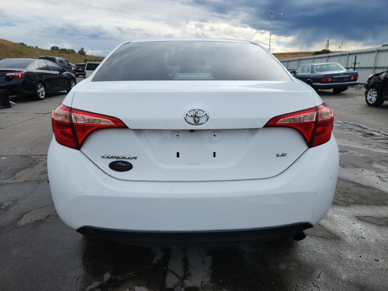 2018 Toyota Corolla L VIN: 2T1BURHE8JC042182 Lot: 71880205