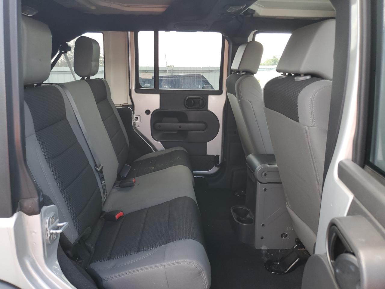 2007 Jeep Wrangler X VIN: 1J8GA39157L198004 Lot: 81825475