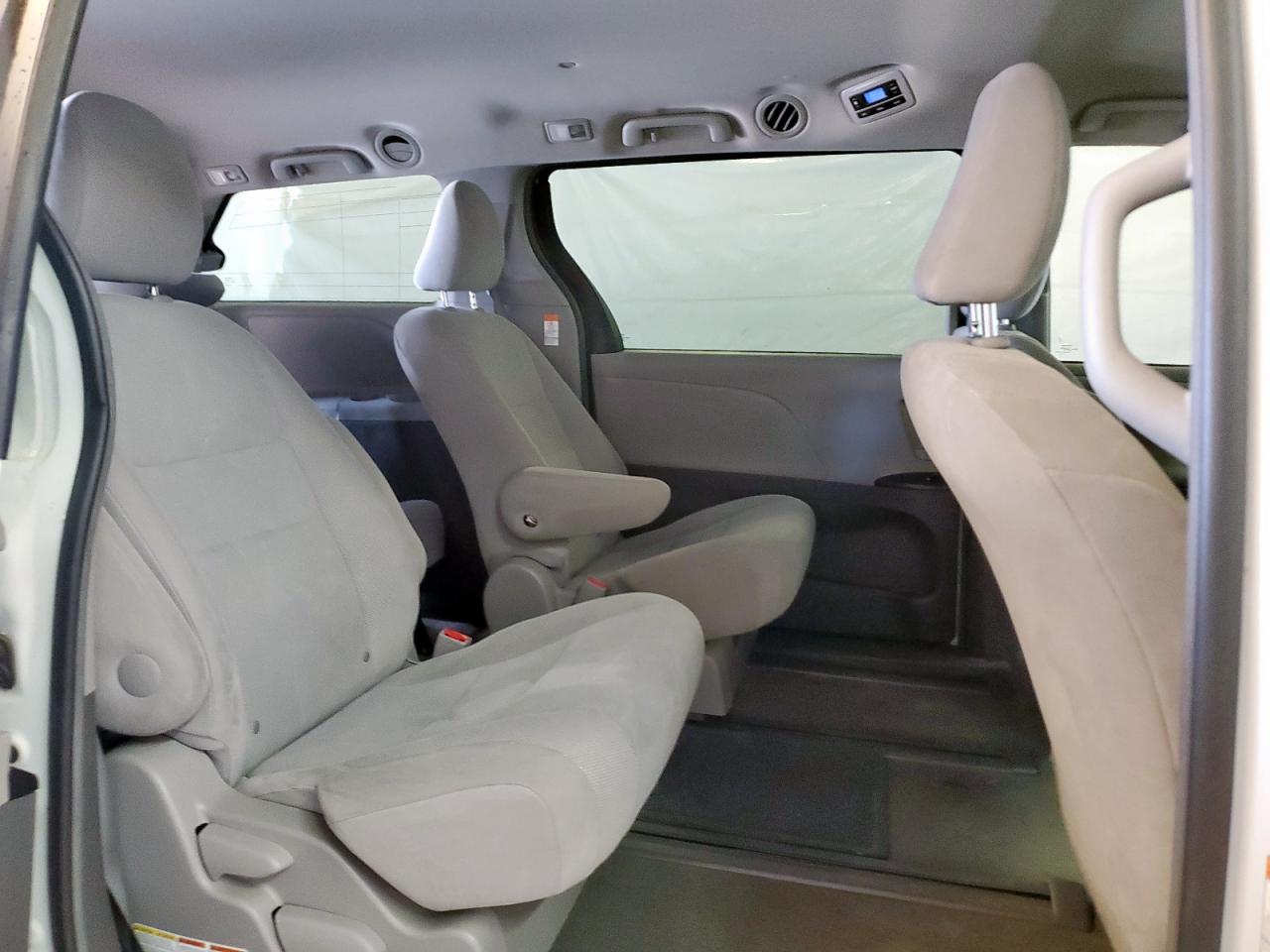 2017 Toyota Sienna VIN: 5TDZZ3DC0HS815696 Lot: 82137255