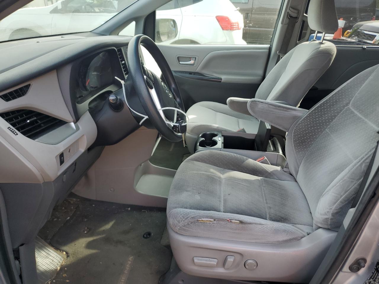 2017 Toyota Sienna Le VIN: 5TDKZ3DC7HS785632 Lot: 81387315