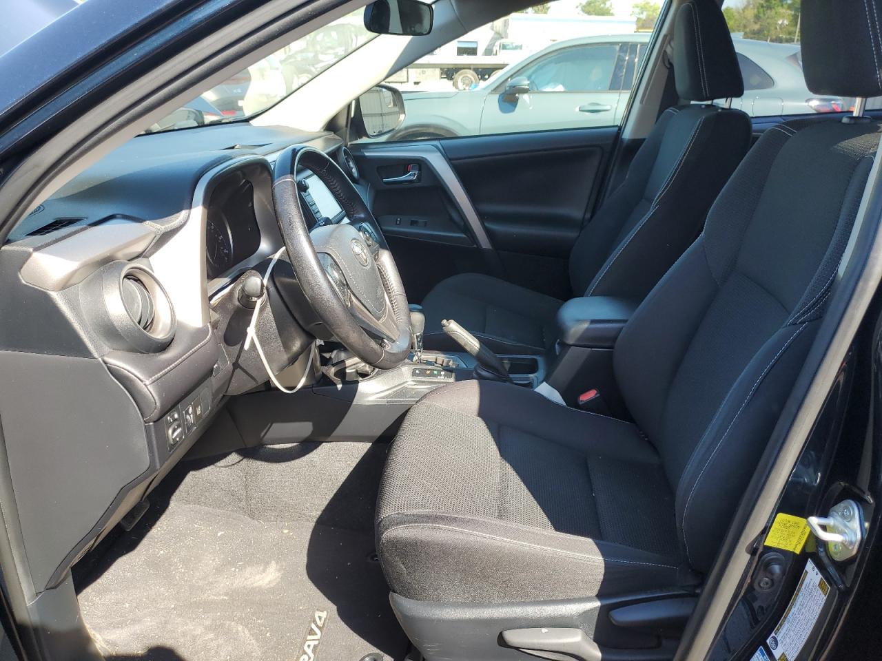 2017 Toyota Rav4 Xle VIN: JTMRFREVXHJ118528 Lot: 80279895