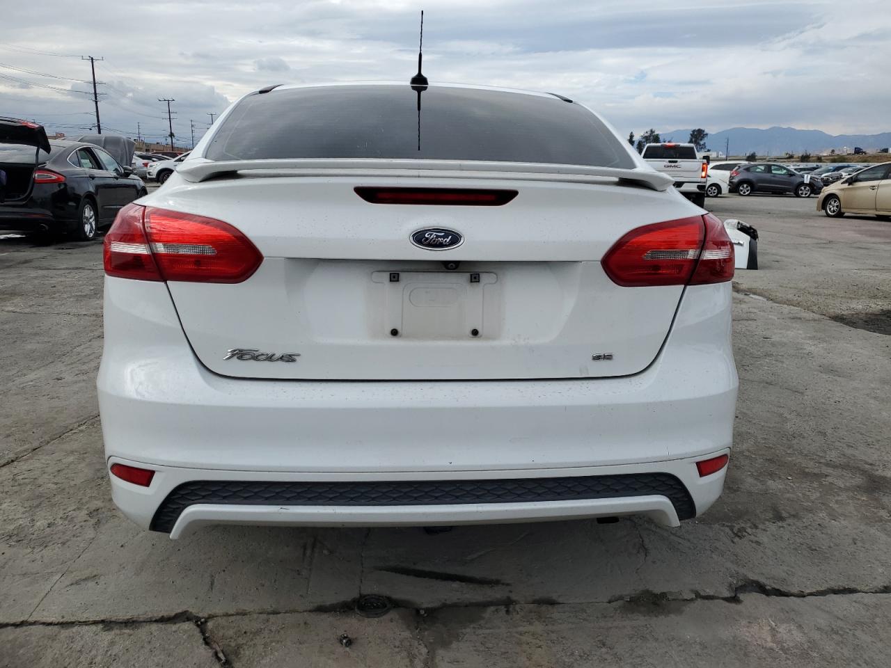 2016 Ford Focus Se VIN: 1FADP3F27GL372618 Lot: 81507405