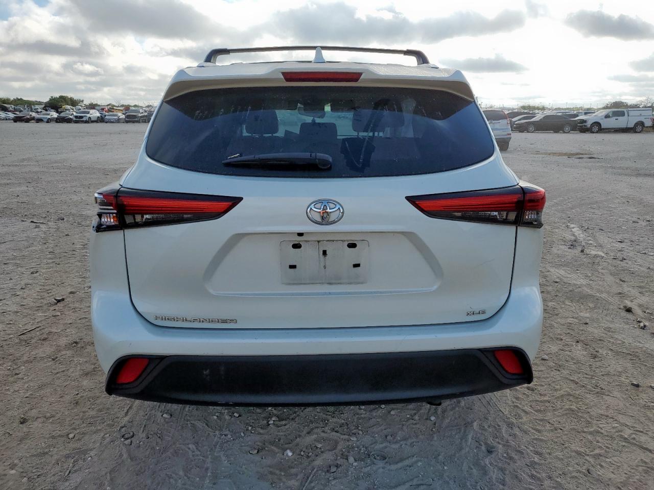 2021 Toyota Highlander Xle VIN: 5TDGZRAH5MS524695 Lot: 82088875