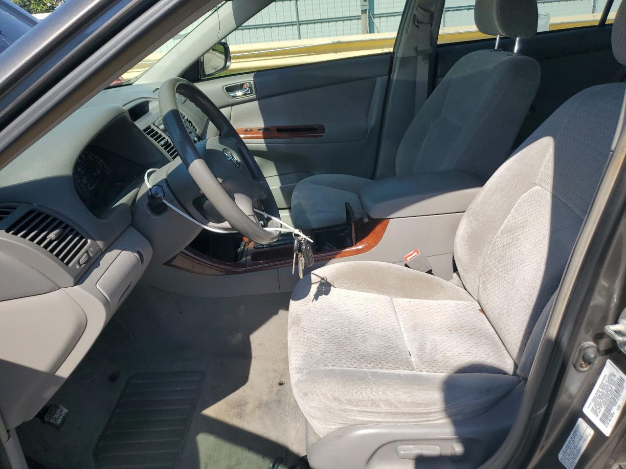 2003 Toyota Camry Le VIN: 4T1BE32K03U726024 Lot: 84419085