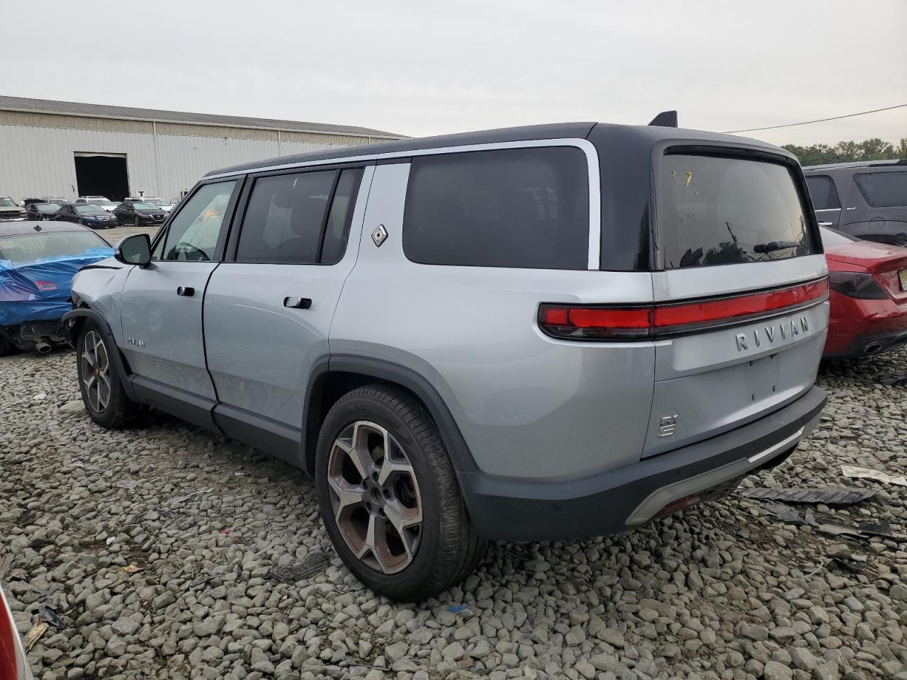 2024 Rivian R1S Adventure silver null electric 7PDSGBBA7RN044317 photo #3