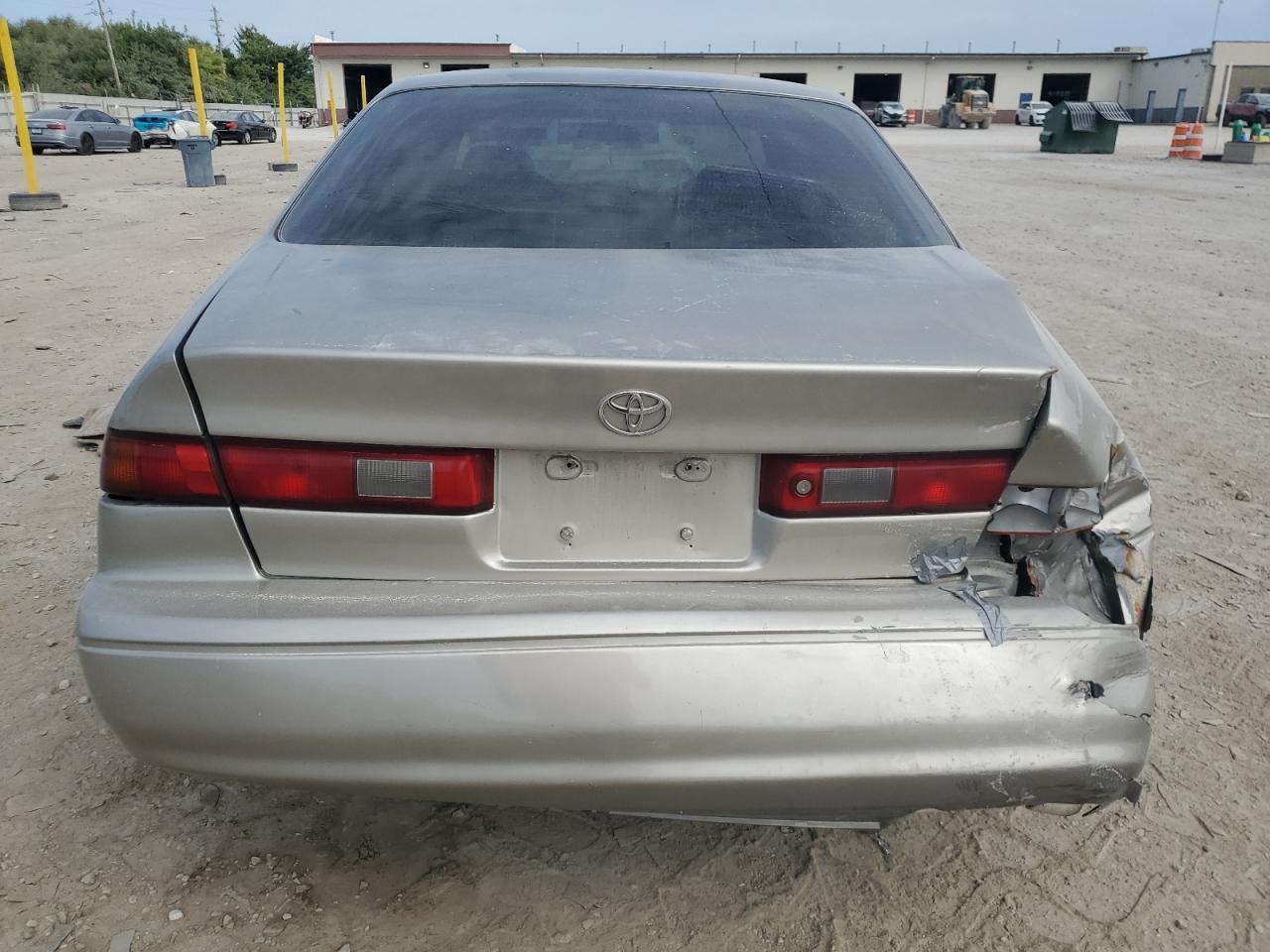 1999 Toyota Camry Le VIN: 4T1BF28K8XU085256 Lot: 80155825