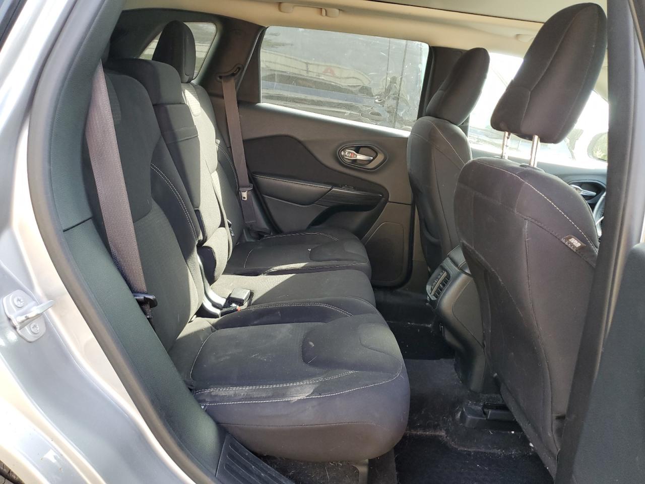 2015 Jeep Cherokee Latitude VIN: 1C4PJMCS2FW768410 Lot: 80248815