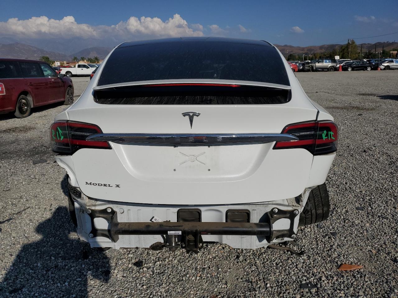 2018 Tesla Model X VIN: 5YJXCBE20JF129810 Lot: 84007445
