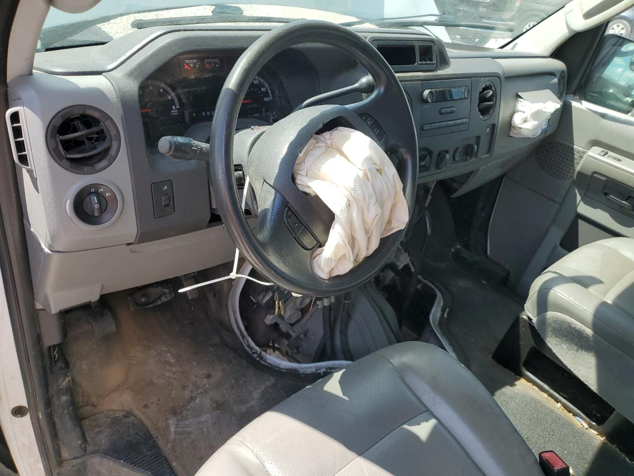 2013 Ford Econoline E150 Van VIN: 1FTNE1EW4DDB25415 Lot: 70802185