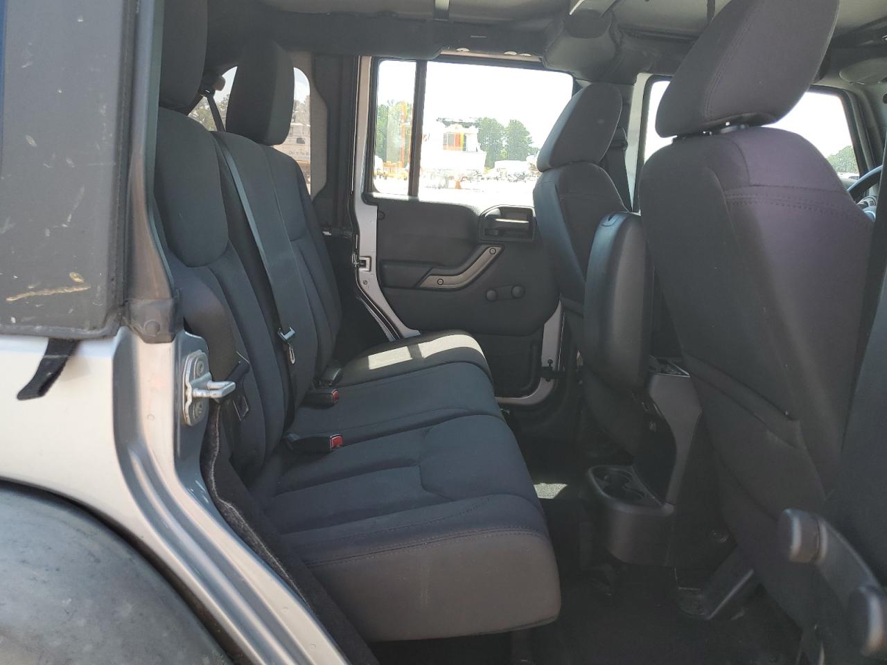 2014 Jeep Wrangler Unlimited Sport VIN: 1C4BJWDG5EL121340 Lot: 71253675