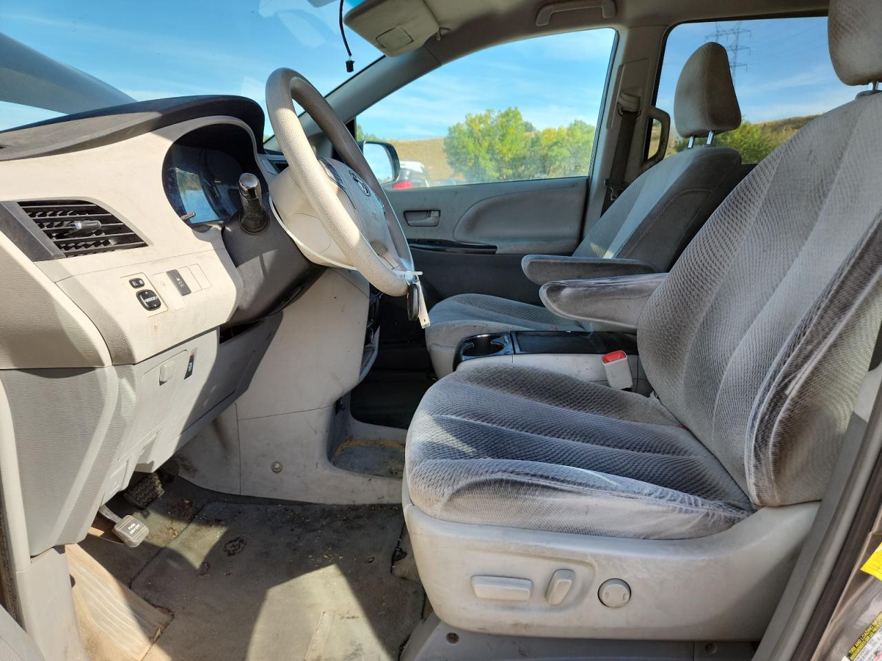 2011 Toyota Sienna Le VIN: 5TDKK3DC1BS144858 Lot: 81884485