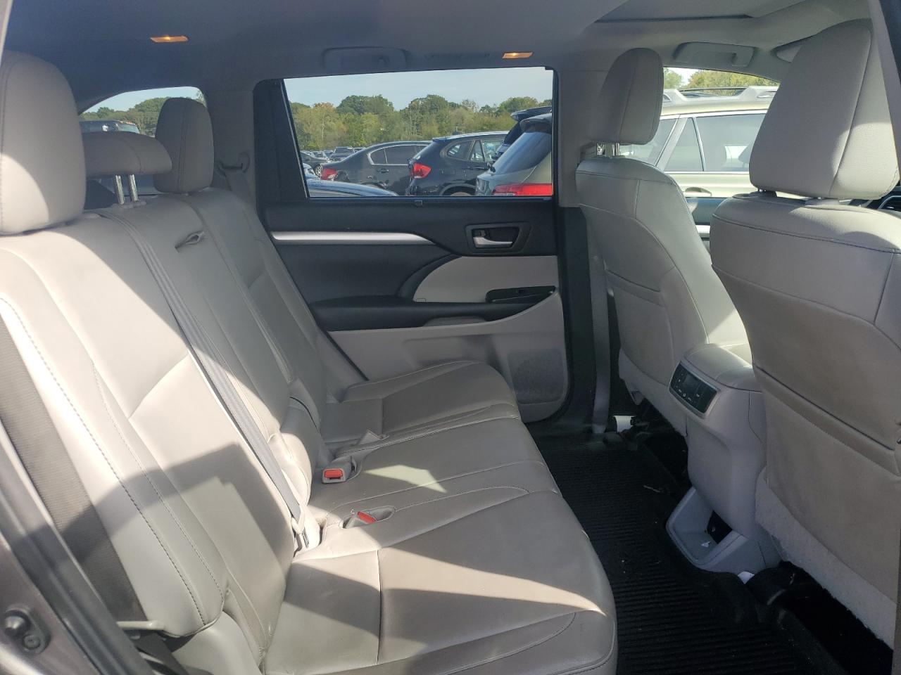 2014 Toyota Highlander Xle VIN: 5TDJKRFH3ES055790 Lot: 84278475