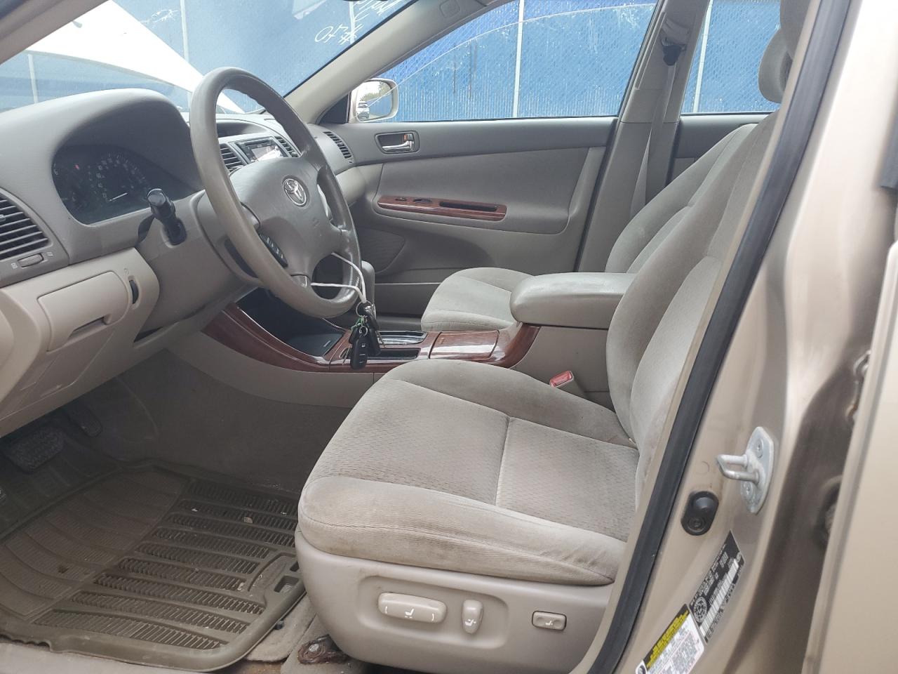 2004 Toyota Camry Le VIN: 4T1BF30K04U583366 Lot: 70001735