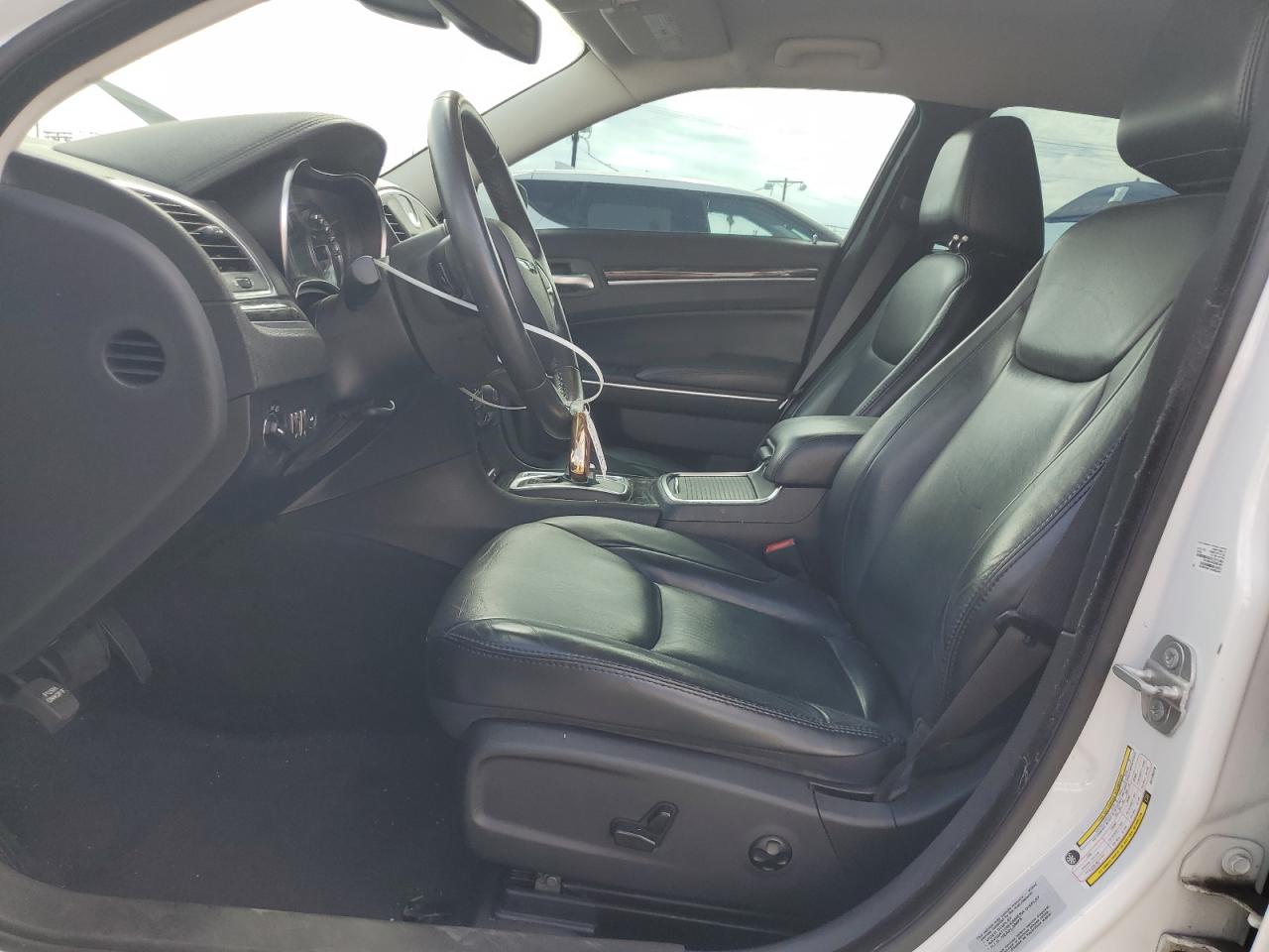 2016 Chrysler 300 Limited VIN: 2C3CCAAG0GH135379 Lot: 81607545