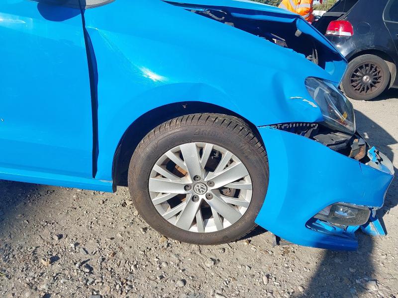 2015 VOLKSWAGEN POLO SE