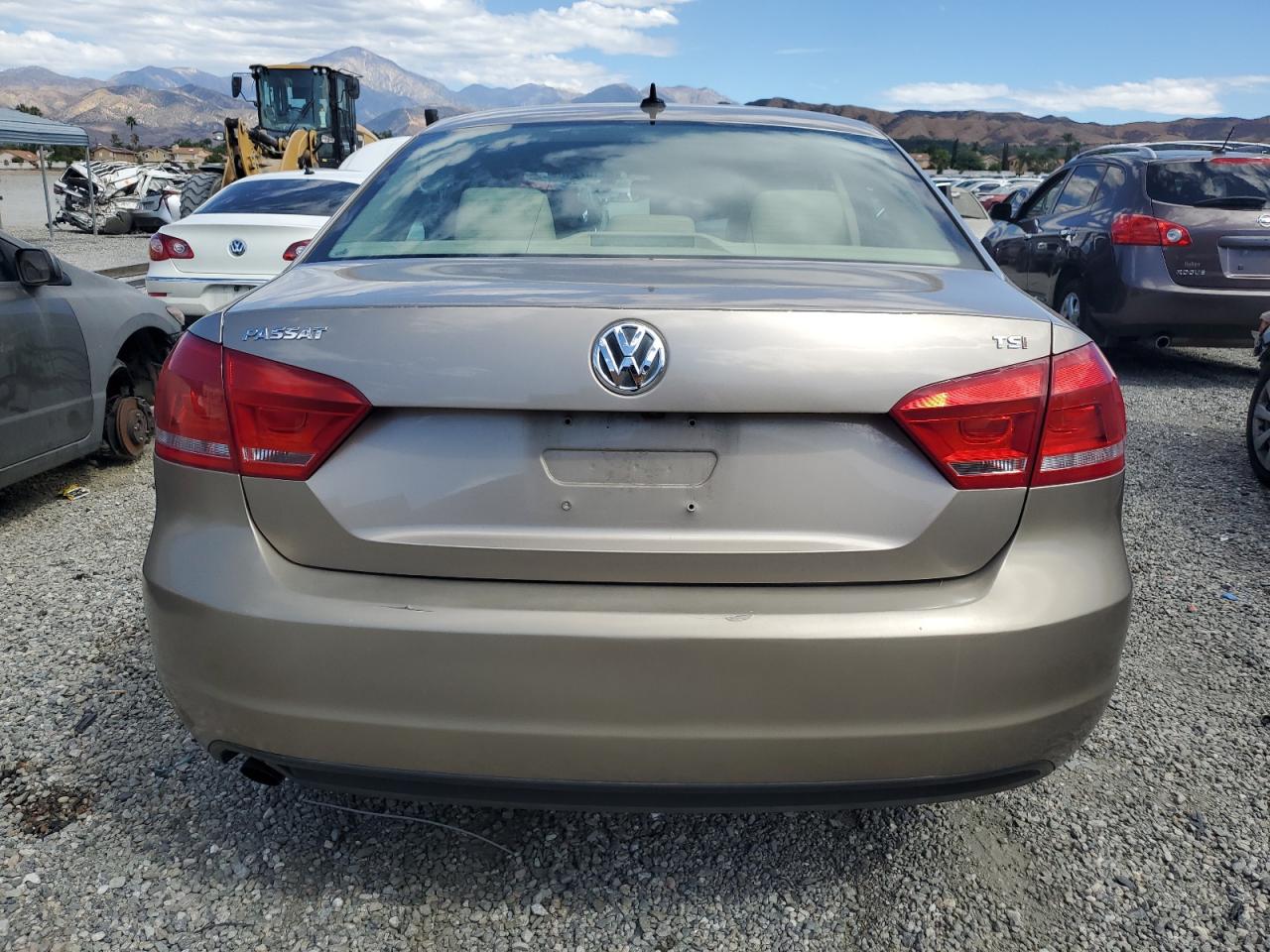 2015 Volkswagen Passat S VIN: 1VWAT7A30FC118986 Lot: 82107215