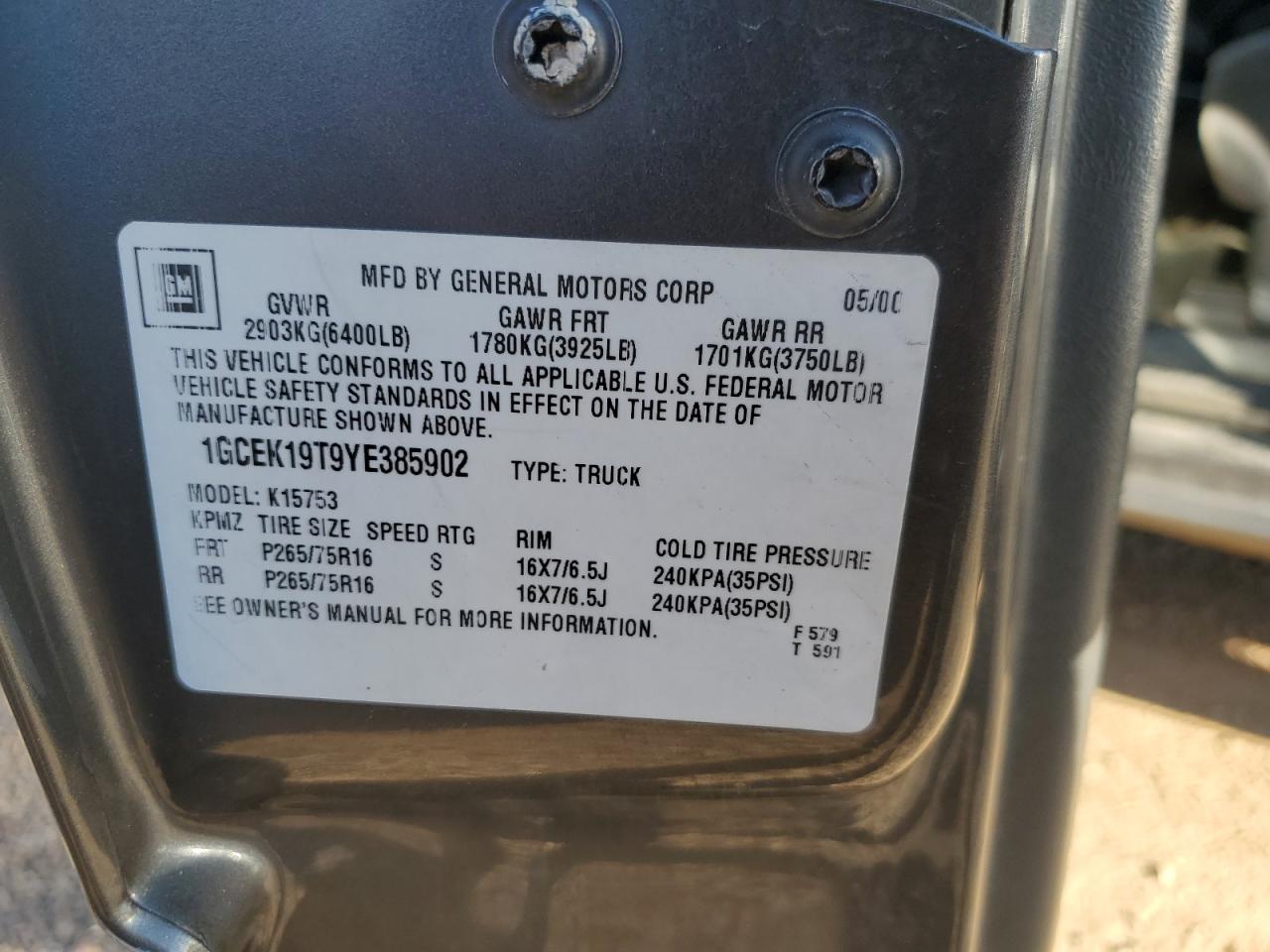 2000 Chevrolet Silverado K1500 VIN: 1GCEK19T9YE385902 Lot: 81878645