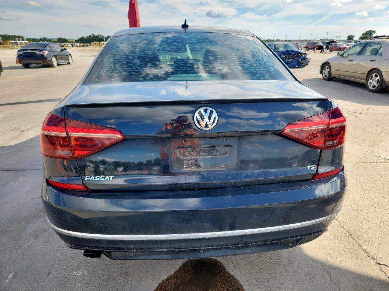 2018 Volkswagen Passat S VIN: 1VWAA7A38JC015202 Lot: 81292435