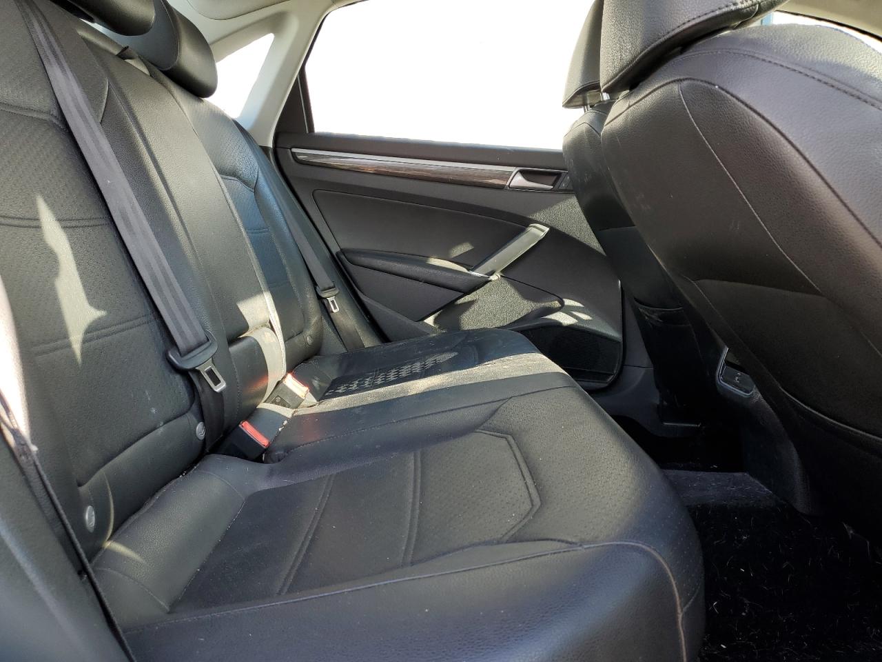 2016 Volkswagen Passat Se VIN: 1VWBT7A3XGC026385 Lot: 81763305