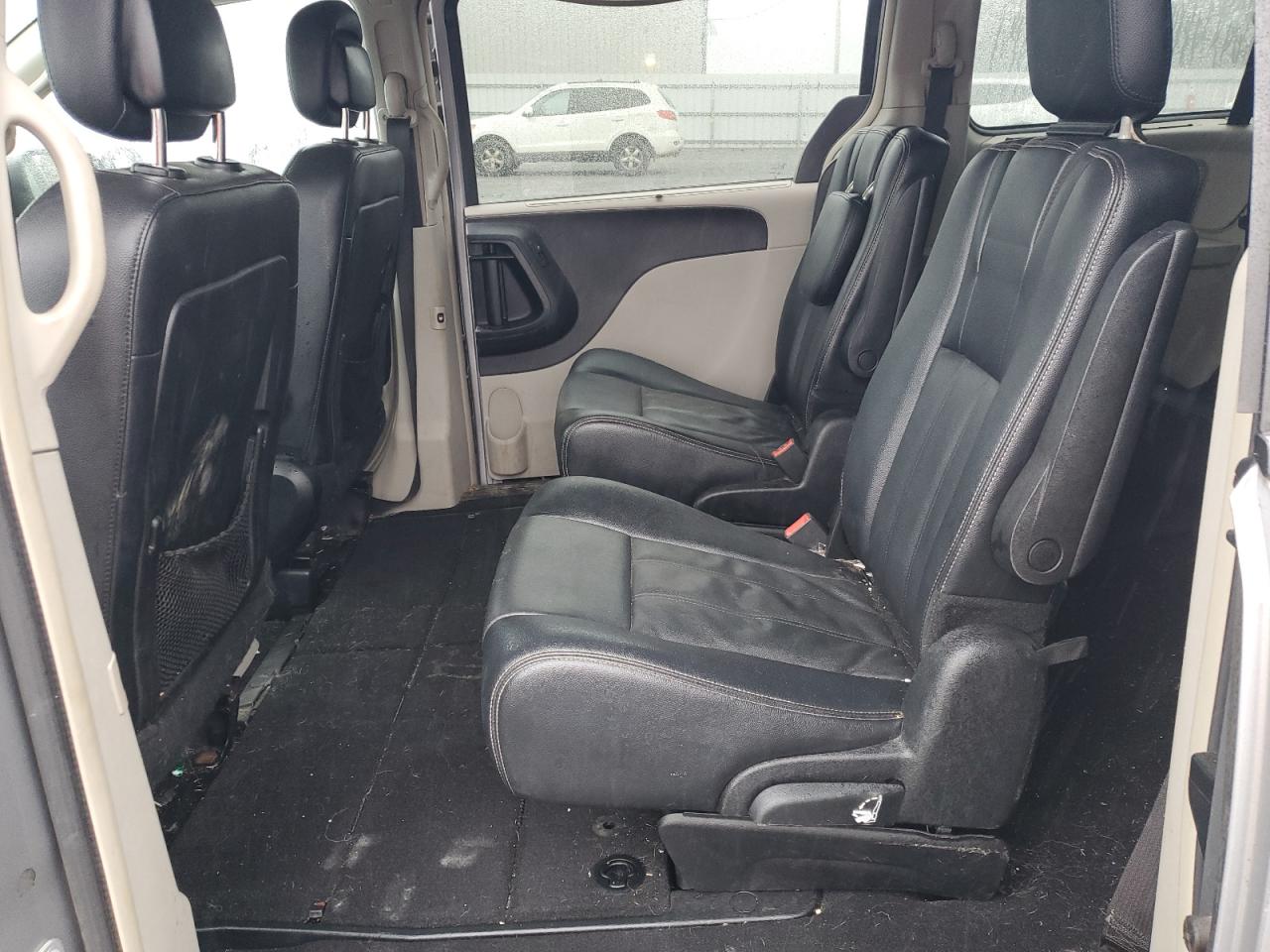 2015 Chrysler Town & Country Touring VIN: 2C4RC1BGXFR553865 Lot: 81897475