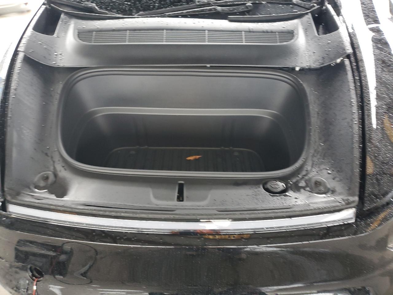 2026 Tesla Model Y VIN: 7SAYGDEE1TA411861 Lot: 84166285