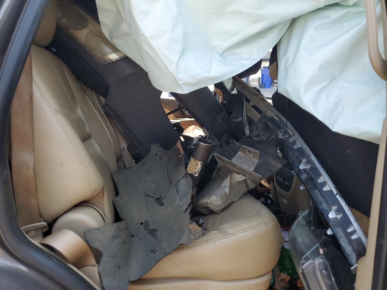 2011 Chevrolet Tahoe C1500 Lt VIN: 1GNSCBE02BR200999 Lot: 81043835