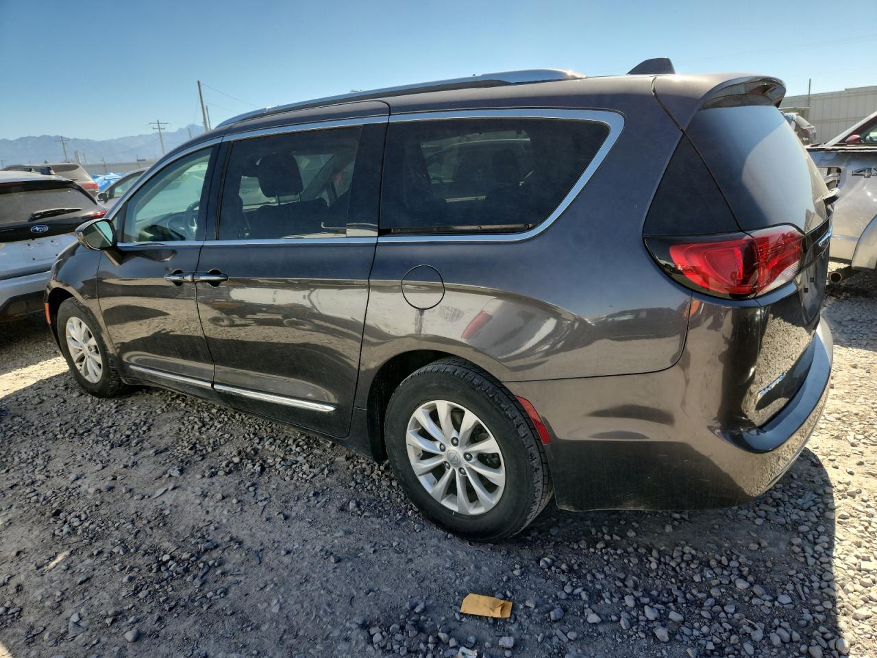 2018 Chrysler Pacifica Touring L charcoal null flexible 2C4RC1BG5JR119524 photo #3