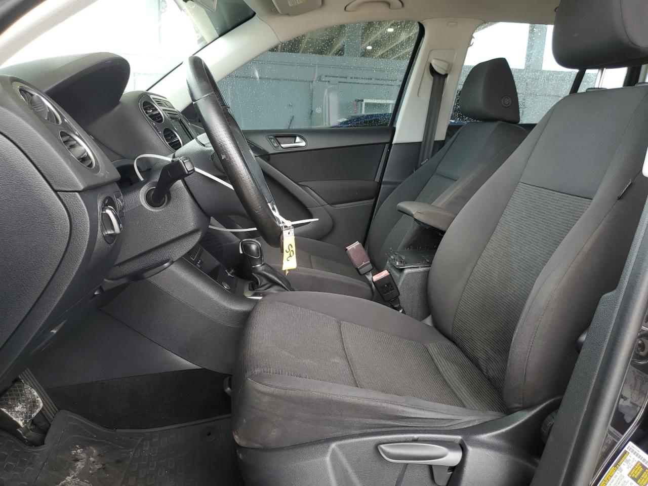 2017 Volkswagen Tiguan S VIN: WVGAV7AXXHK053780 Lot: 81307405