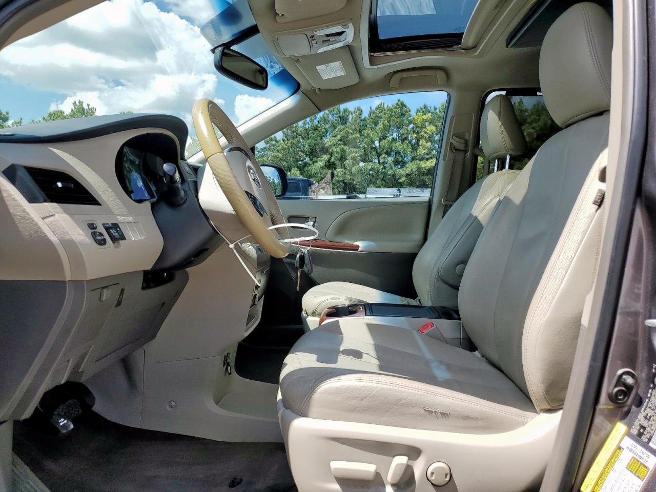 2013 Toyota Sienna Xle VIN: 5TDYK3DCXDS383810 Lot: 81410005