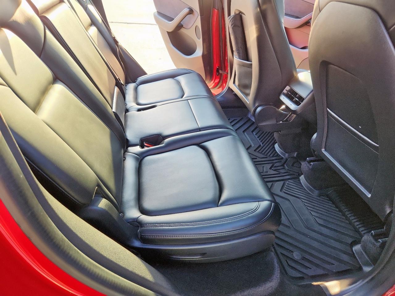 2022 Tesla Model Y VIN: 7SAYGAEE8NF390561 Lot: 84815145