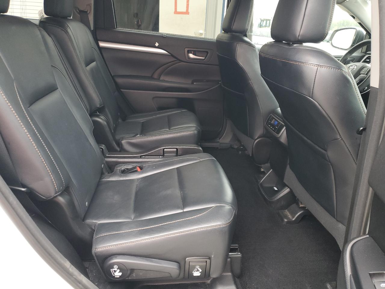 2016 Toyota Highlander Xle VIN: 5TDJKRFH1GS285895 Lot: 81629275