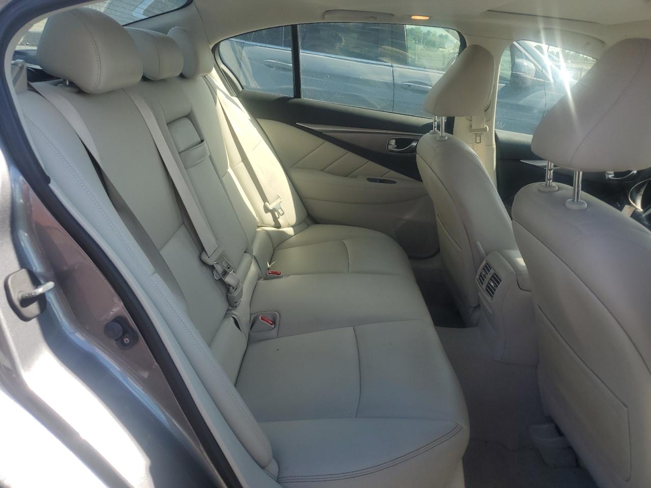 2015 Infiniti Q50 Base VIN: JN1BV7AP2FM352239 Lot: 83960145