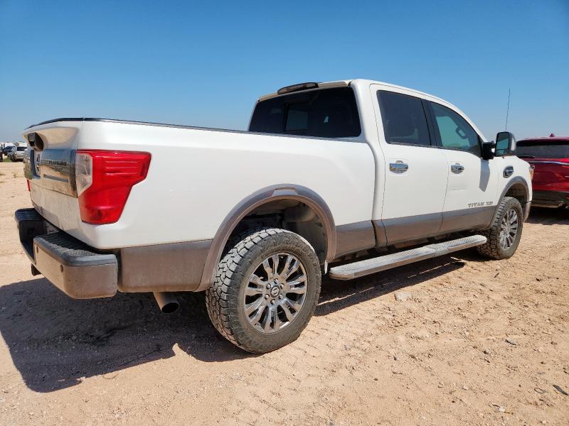 Pickups NISSAN TITAN 2016 Biały