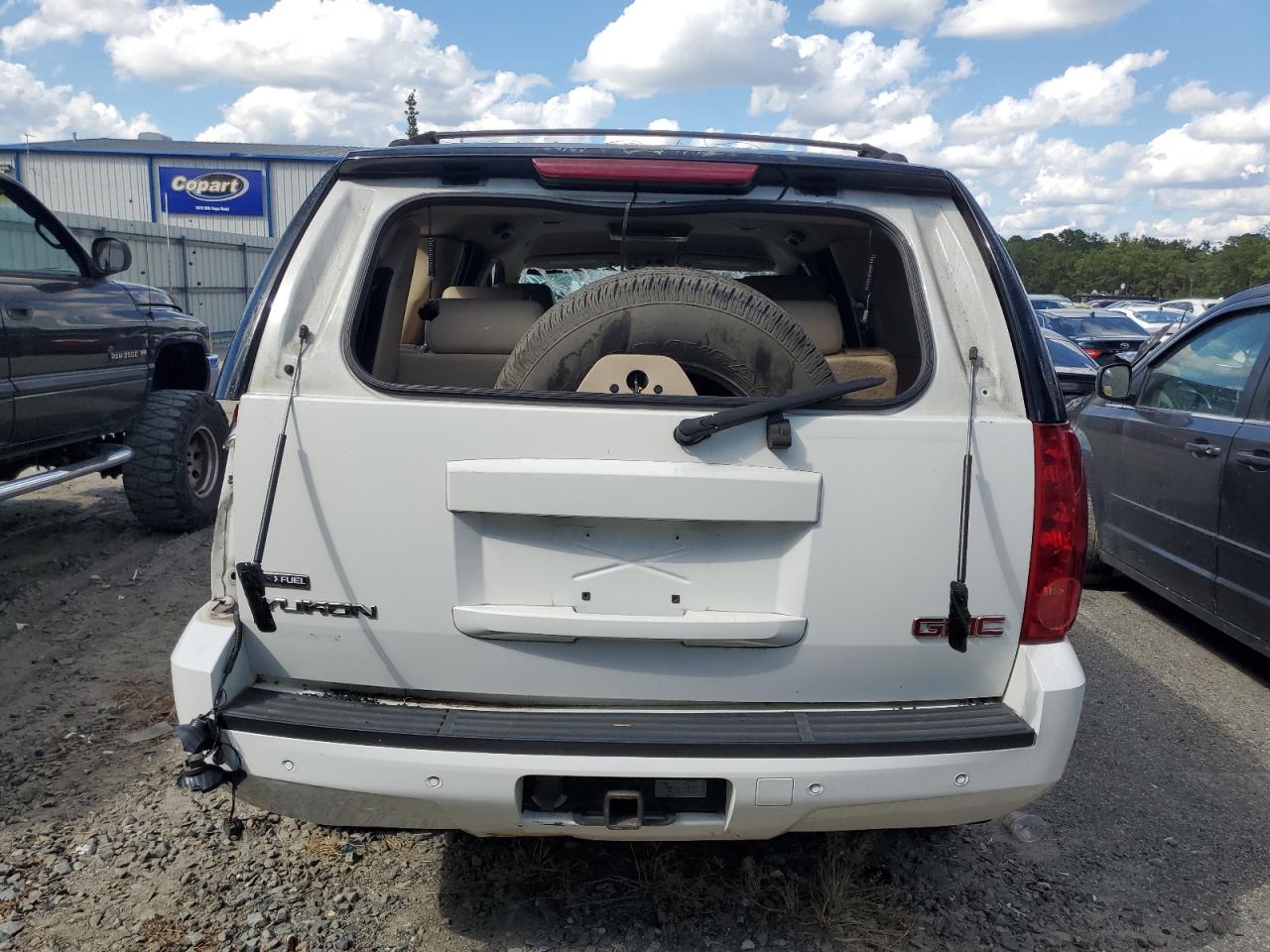 2007 GMC Yukon VIN: 1GKFC13017R229929 Lot: 89827235