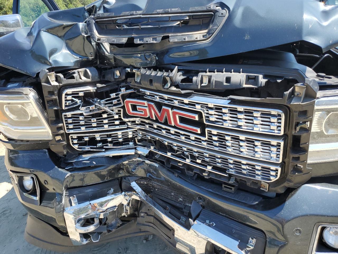 2018 GMC Sierra K2500 Denali VIN: 1GT12UEYXJF120956 Lot: 71837495