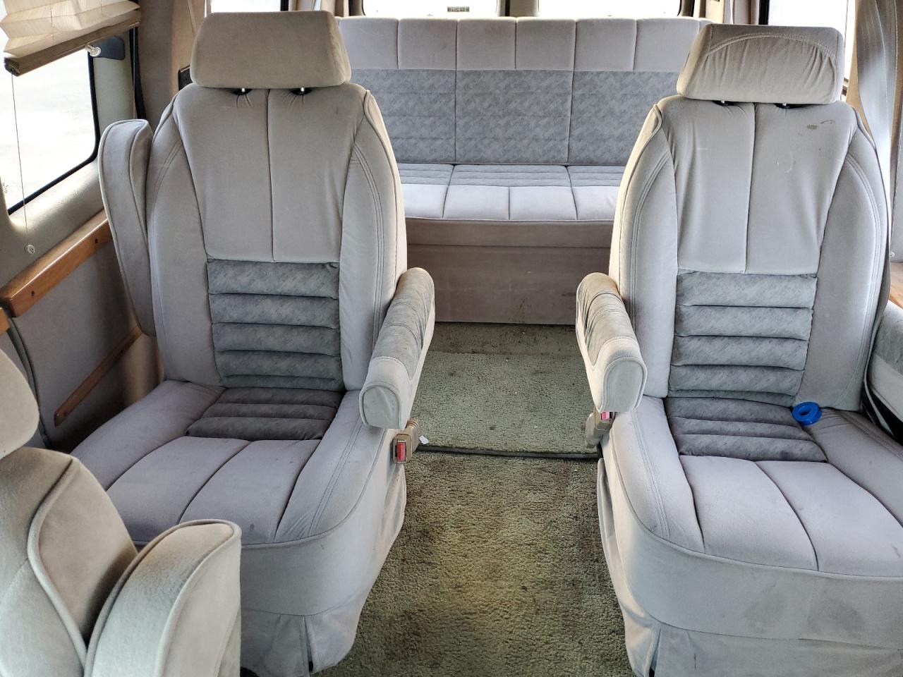 2002 Chevrolet Express G1500 VIN: 1GBFG15M221124909 Lot: 81404365