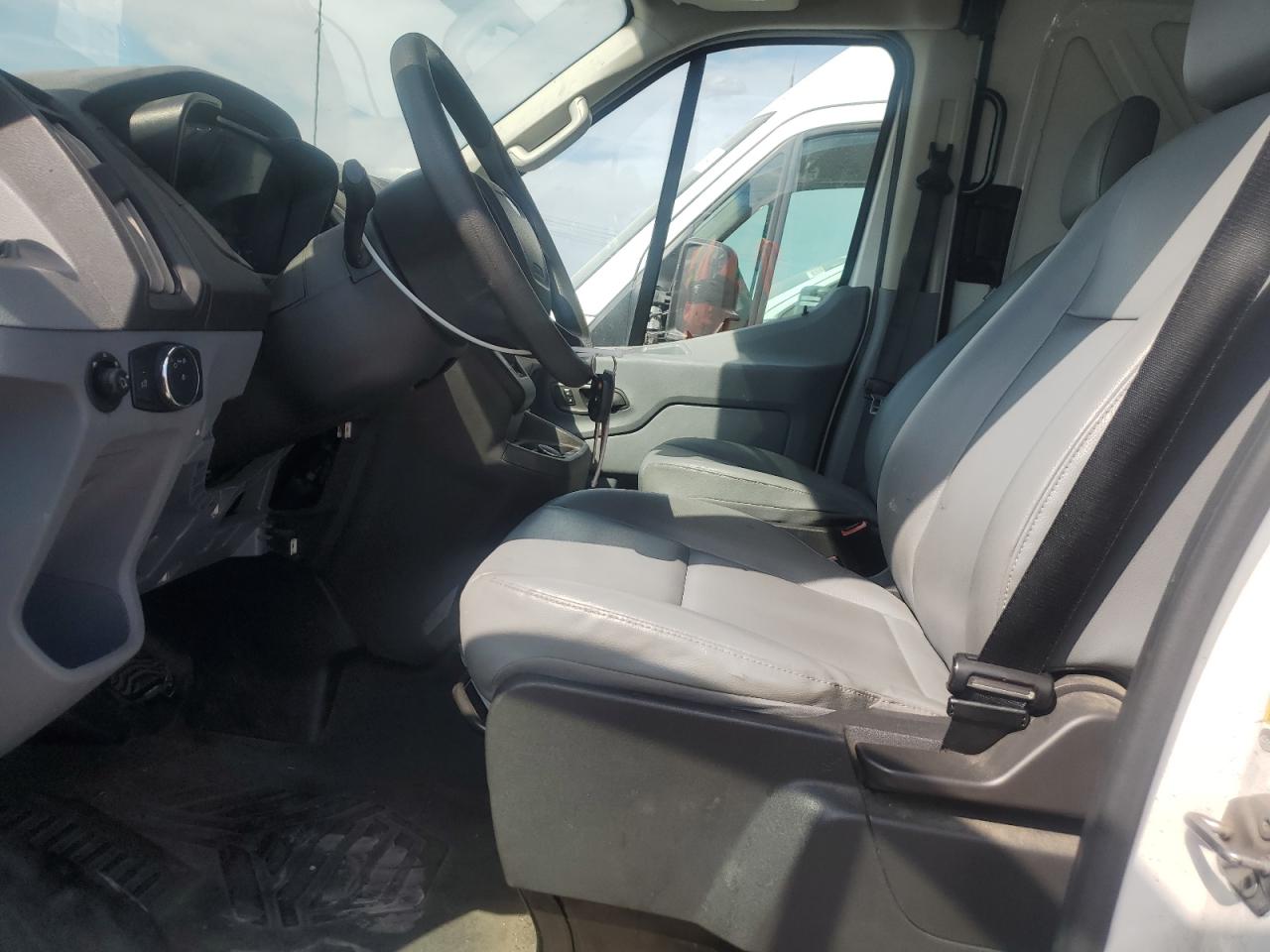 2018 Ford Transit T-250 VIN: 1FTYR2CM8JKA20005 Lot: 81042075