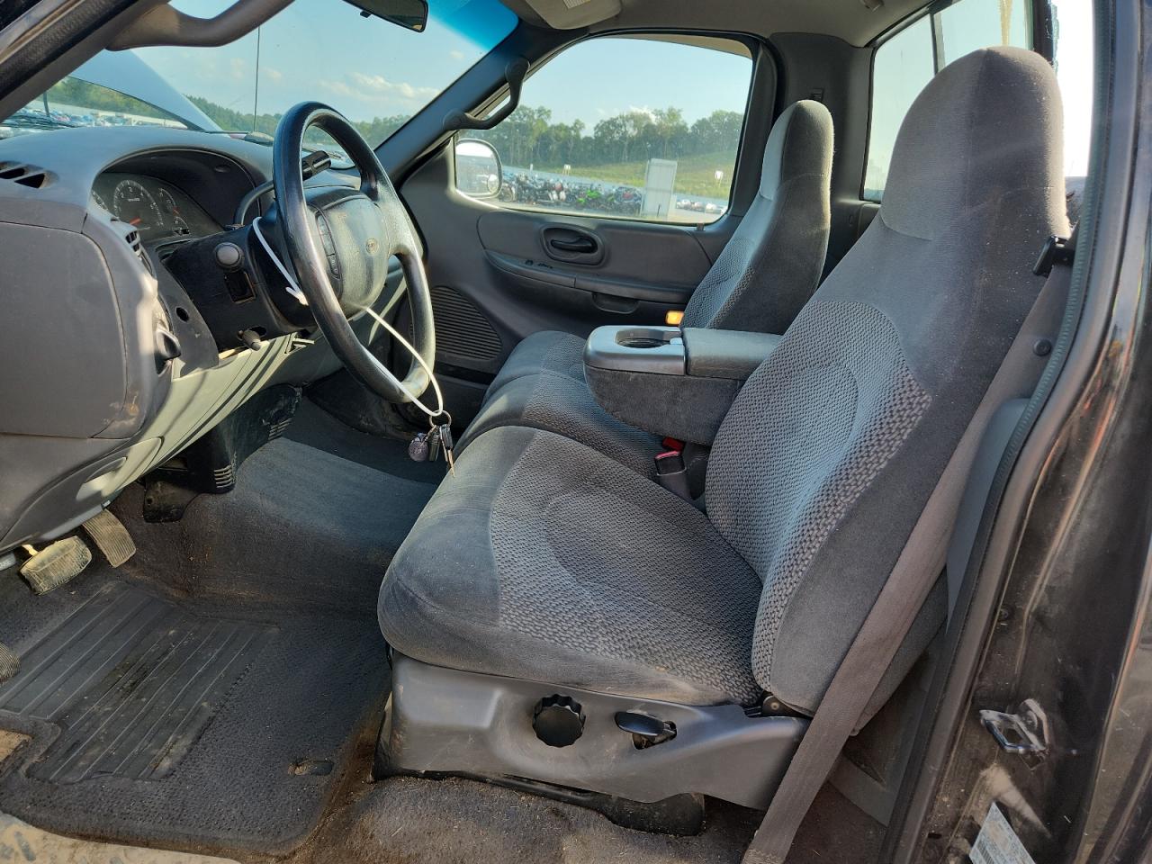 2000 Ford F150 VIN: 2FTRF18L7YCA64471 Lot: 81100235