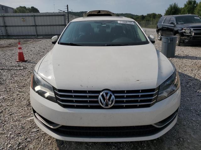 Sedans VOLKSWAGEN PASSAT 2015 Biały