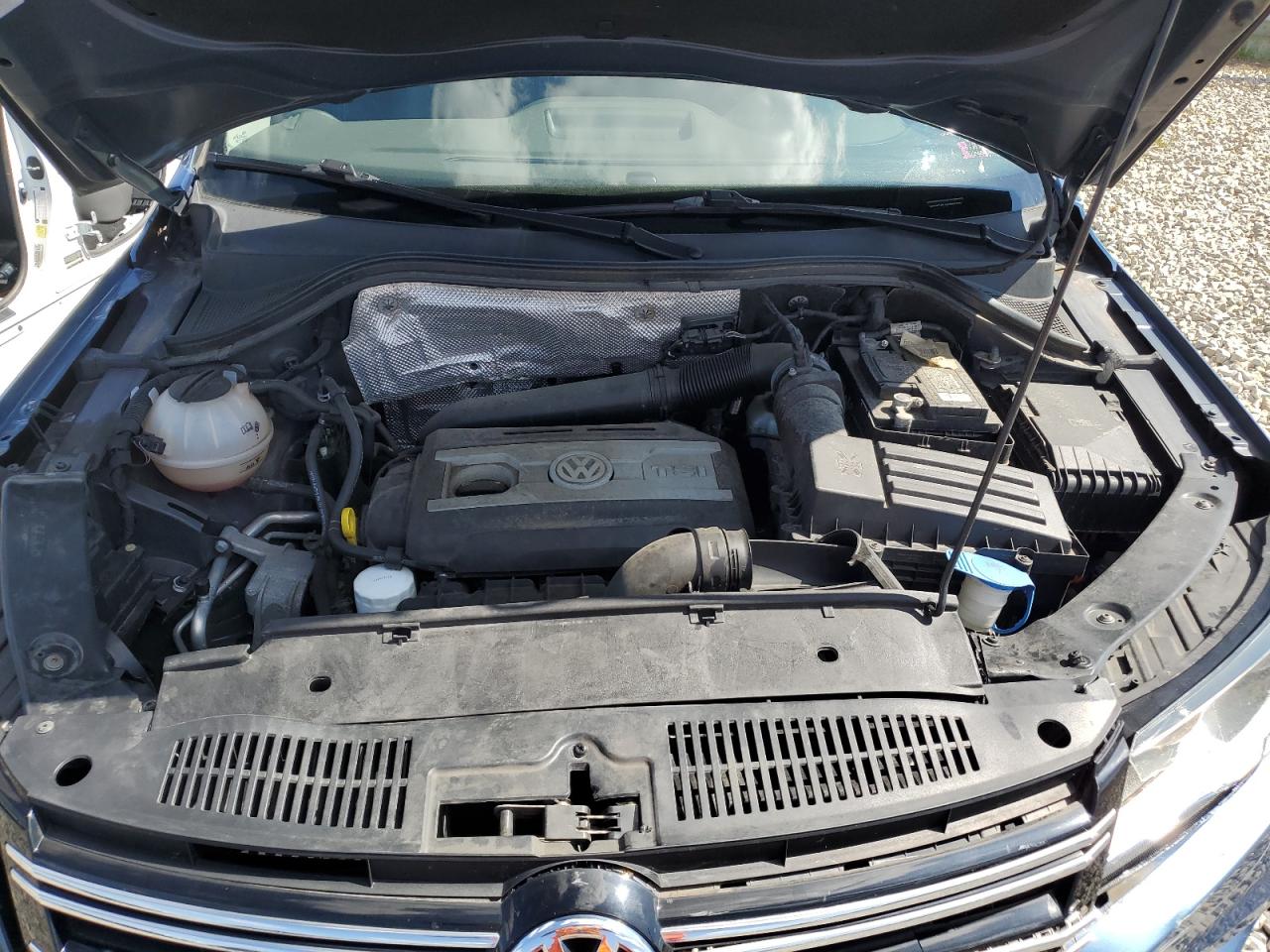 2017 Volkswagen Tiguan Wolfsburg VIN: WVGSV7AX1HW505628 Lot: 81818215