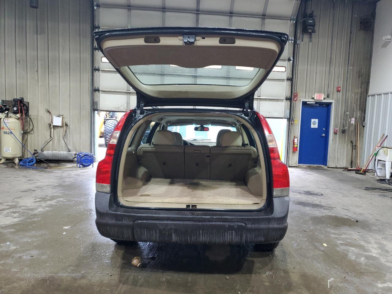 2001 Volvo V70 Xc VIN: YV1SZ58D511005252 Lot: 81264695