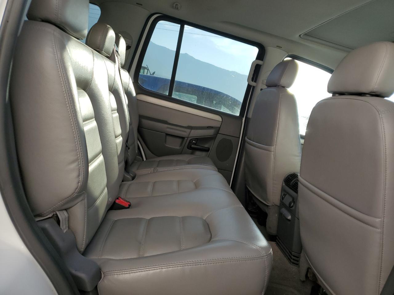 2004 Ford Explorer Xlt VIN: 1FMDU73K84UA58735 Lot: 71064585