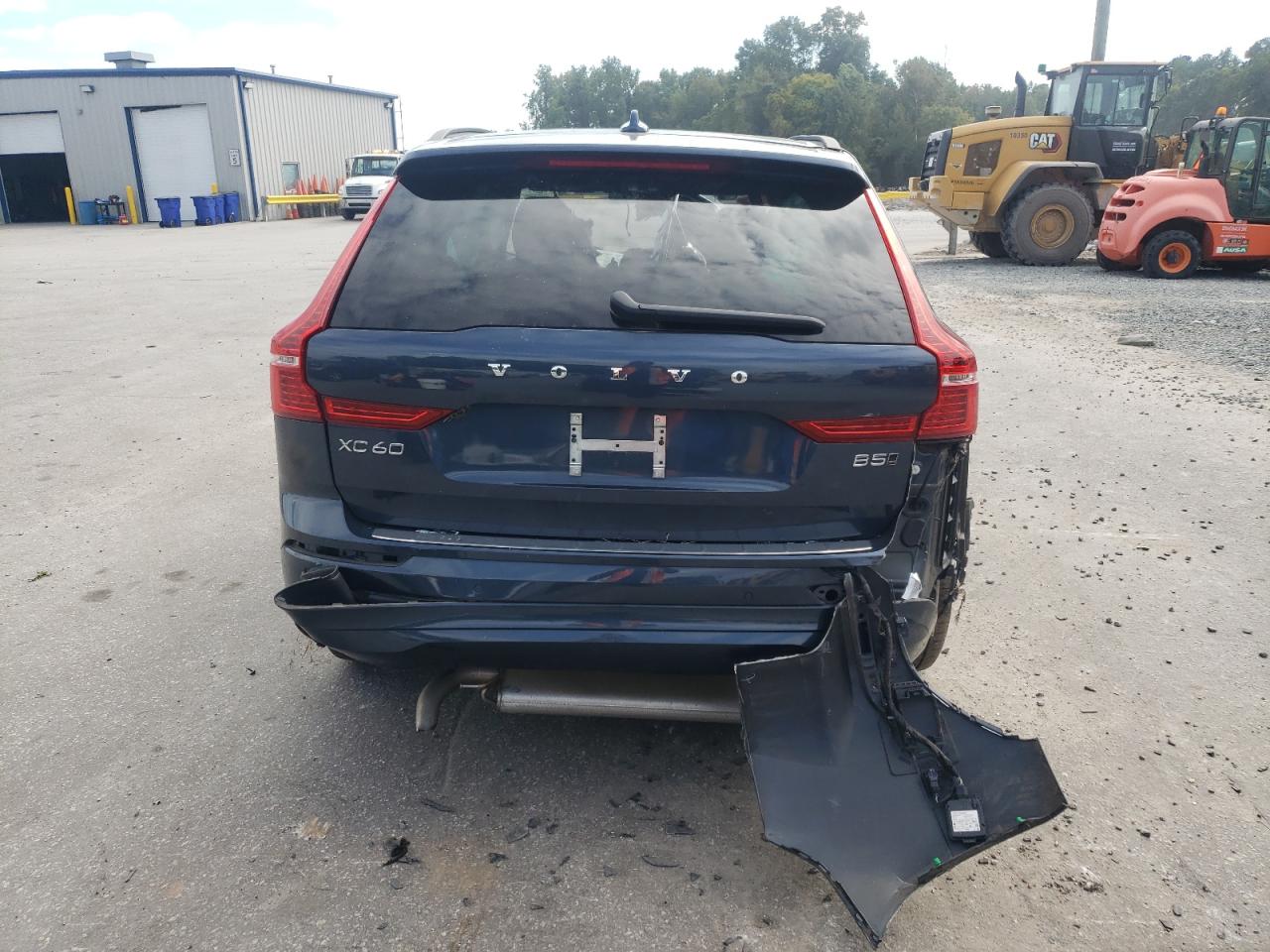 2022 Volvo Xc60 B5 Momentum VIN: YV4L12RK8N1081872 Lot: 81415115