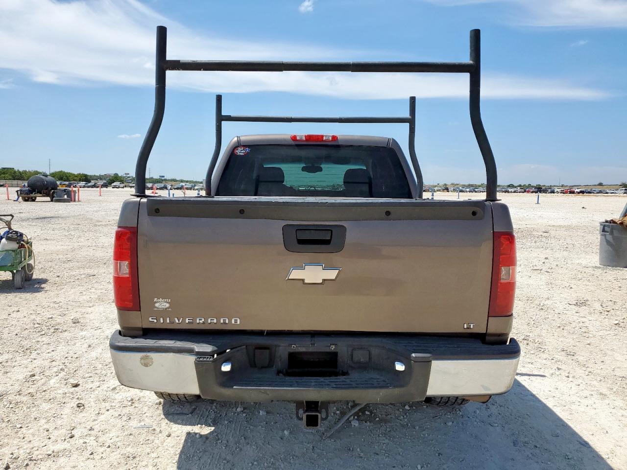 2008 Chevrolet Silverado C1500 VIN: 2GCEC13JX81325875 Lot: 71851205