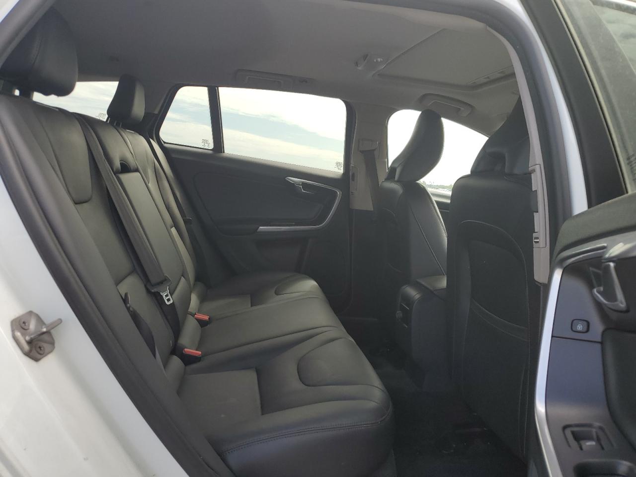 2015 Volvo V60 Premier VIN: YV1612SK9F1267800 Lot: 70896925